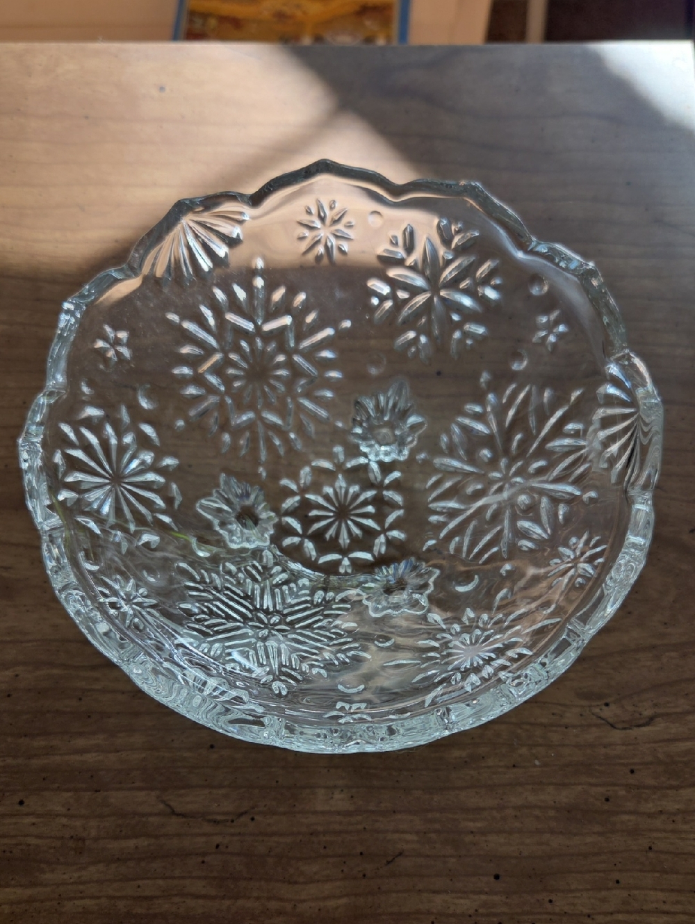 Vintage Mikasa Clear Pressed Glass Floral Snowflake Bowl